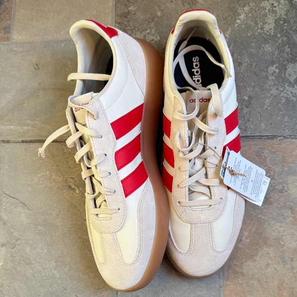 adidas White Sneakers with Red Stripes - Retro Low-Top Trainers broken lace - Picture 4 of 7